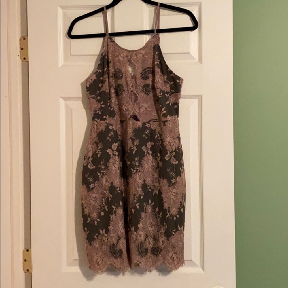 STORIA Keyhole Lace Cocktail Dress!